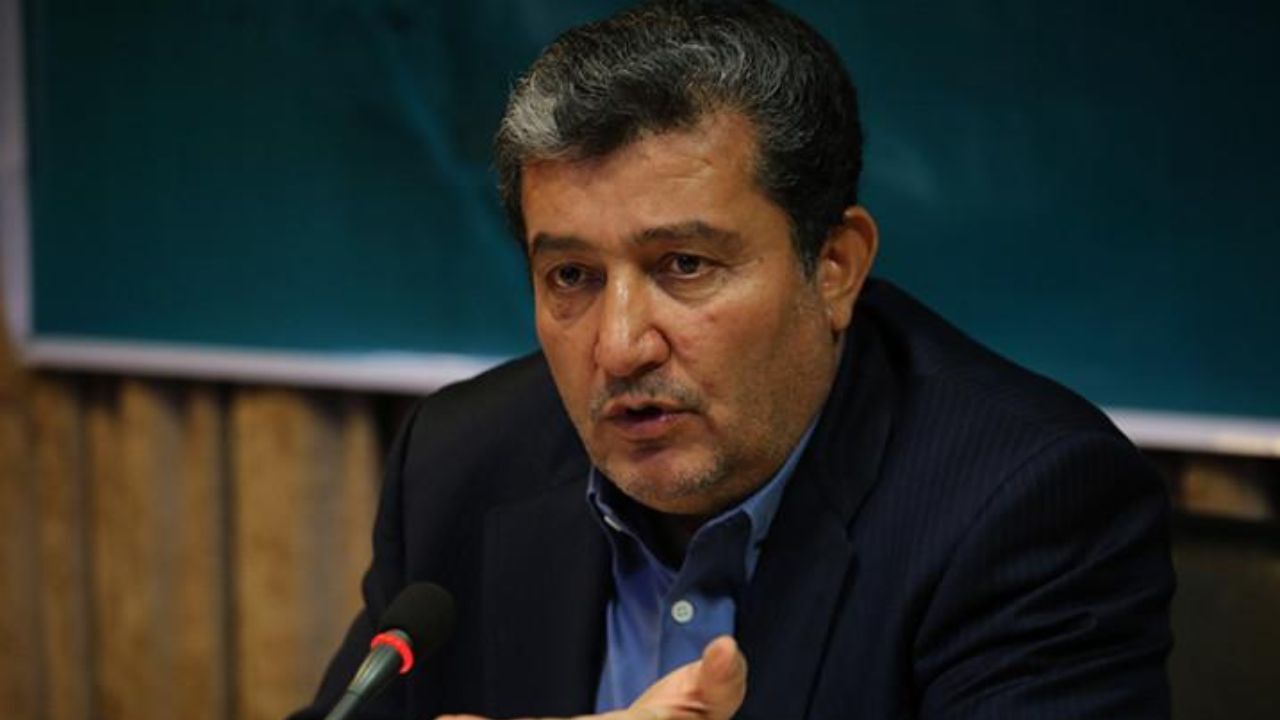 کاهش نرخ دلار در دست بانک مرکزی و تیم اقتصادی دولت است/ زمزمه‌هایی در مورد حذف ارز نیمایی شنیده می‌شود
