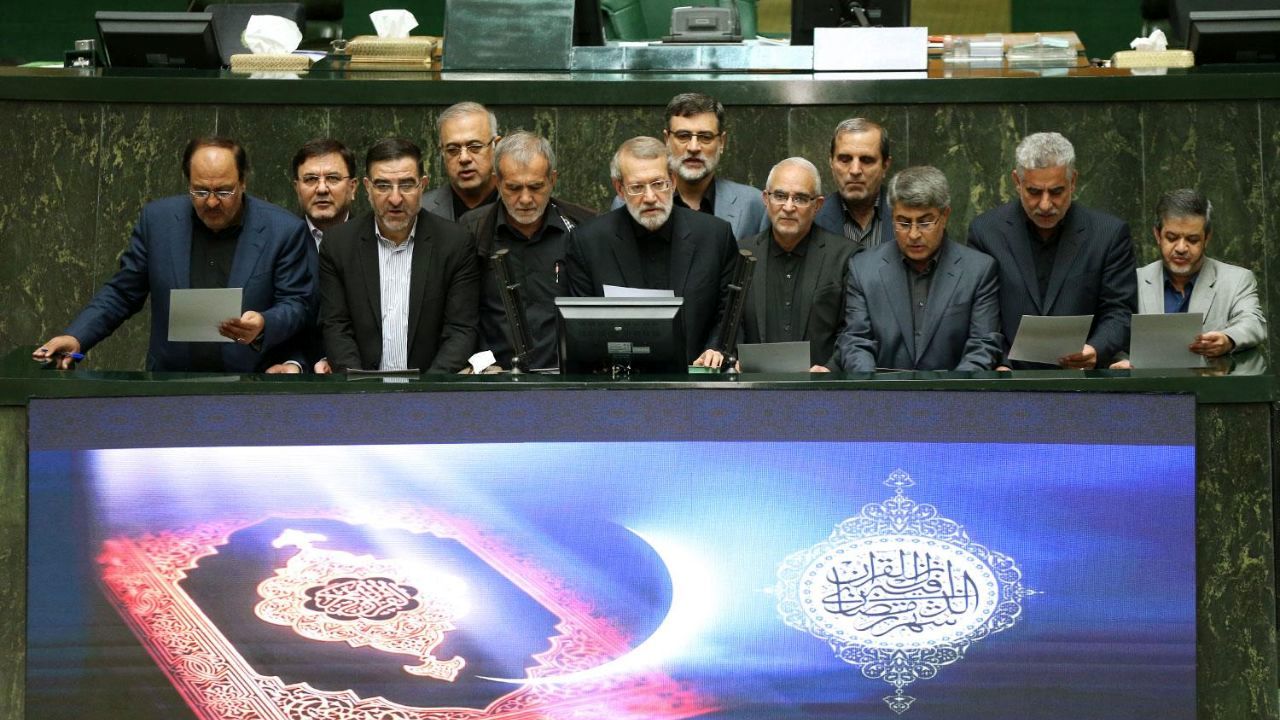 امیدی‌ها ناکام شدند/ زنان و اهل سنت از انتخابات هیات‌رئیسه سهمی نداشتند/ سهم برابر فراکسیون‌های سیاسی از نظر تعداد کرسی‌ها در هیات‌رئیسه مجلس