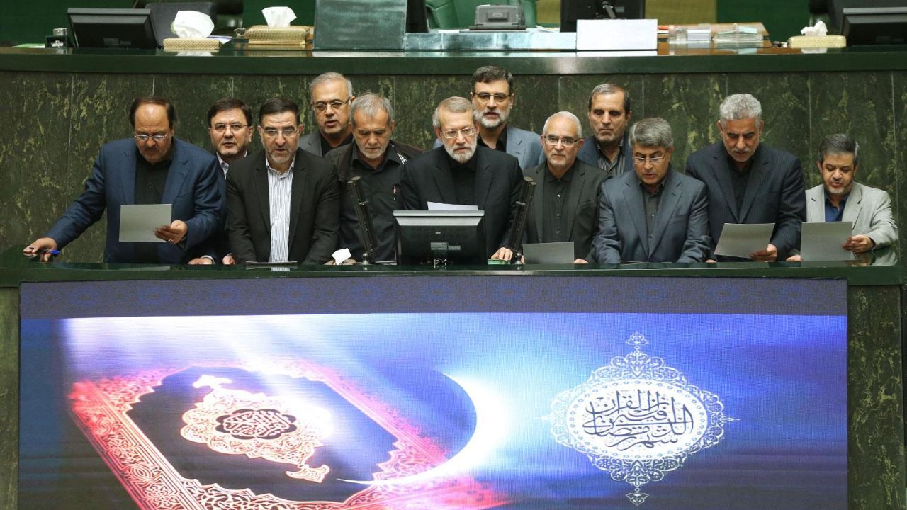 امیدی‌ها ناکام شدند/ زنان و اهل سنت از انتخابات هیات‌رئیسه سهمی نداشتند/ سهم برابر فراکسیون‌های سیاسی از نظر تعداد کرسی‌ها در هیات‌رئیسه مجلس