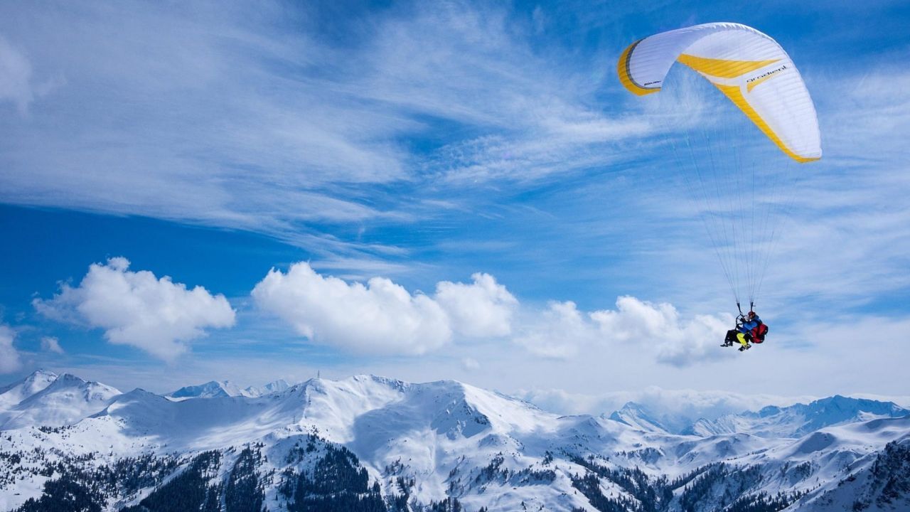 سقوط پاراگلایدر در ساحل سلمان‌شهر + ویدئو