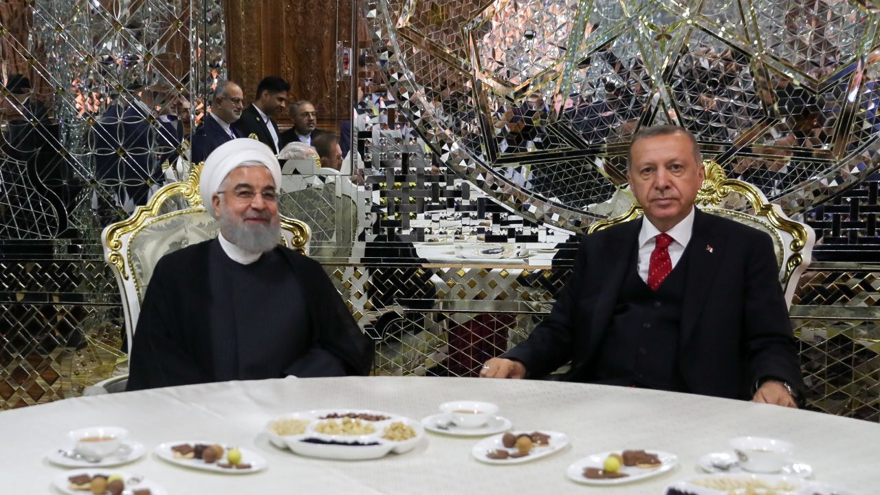 روحانی: تلاش‌ها برای رساندن حجم مبادلات سالانه دو کشور افزایش یابد/ ترکیه: ترکیه مصمم است روابط خود را با تهران در همه زمینه ها توسعه دهد