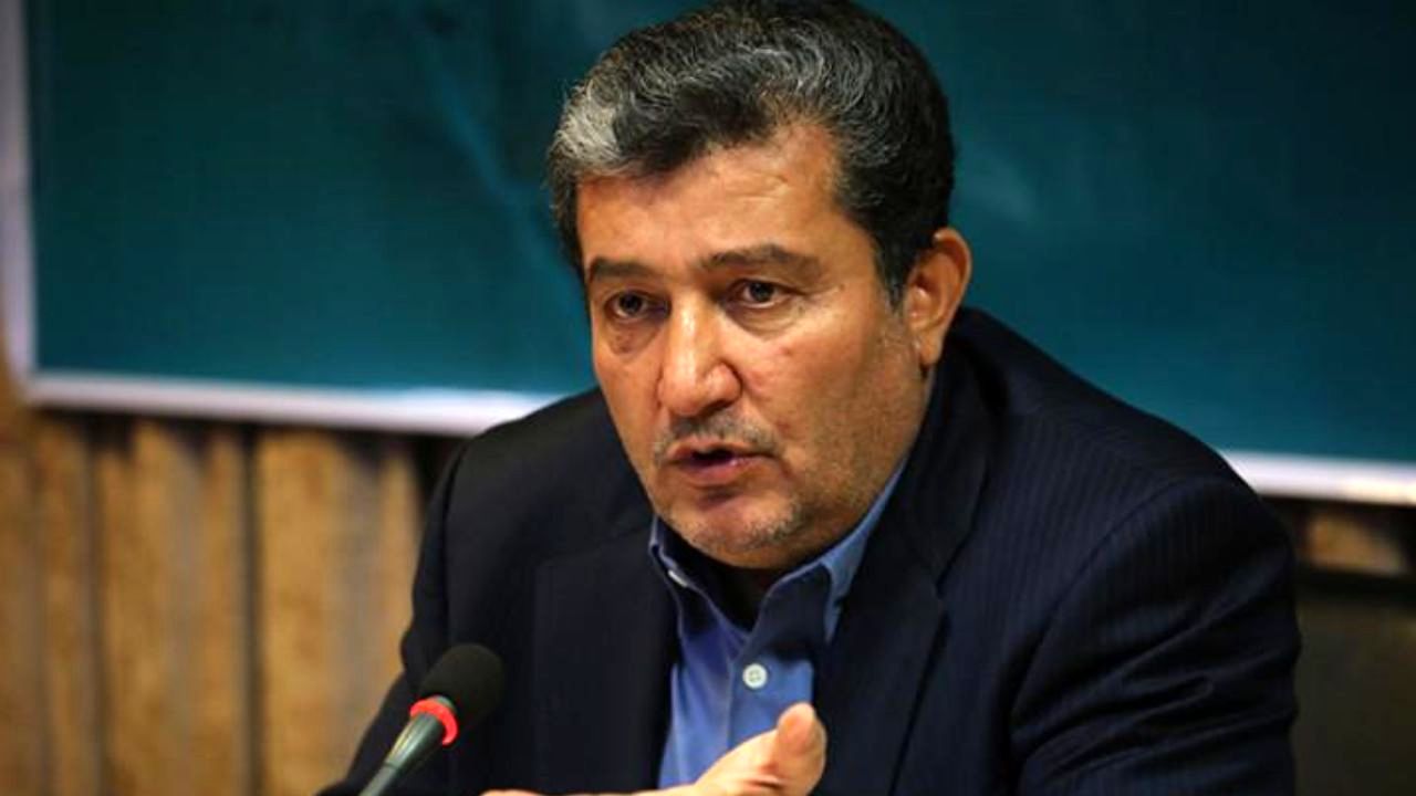 همه می‌دانند که دلالان و قاچاقچیان چه کسانی هستند/ این جماعت باید تعیین تکلیف شوند/ آقای روحانی چرا مثل اردوغان با مردم درباره مشکلات حرف نمی‌زند؟/ دولت برنامه‌ای در بخش اقتصادی ندارد/ نیازمند قاطعیت در کشور هستیم/ دولت باید برای کاهش تورم و حل مشکلات معی