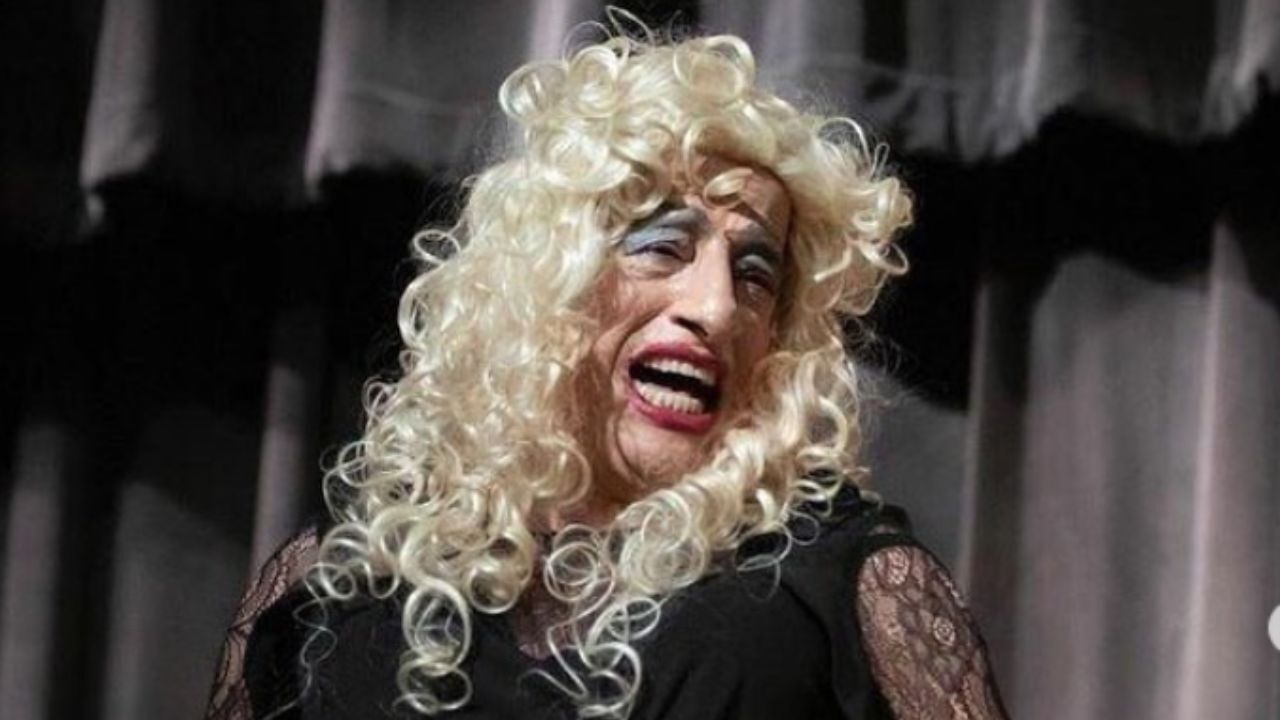 «علیرضا خمسه» با پوششی زنانه در آمریکا