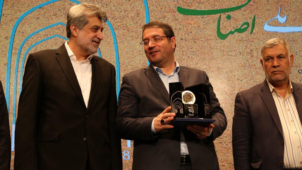 وزیر صنعت: دو خودروساز بزرگ کشور تا پایان سال 98 به بخش خصوصی واگذار می‌شوند/ ایجاد 250 هزار شغل جدید در حوزه اصناف/ رئیس اتاق اصناف ایران: کمتر از 20 درصد از واحدهای صنفی کشور در حوزه تولید فعالیت دارند