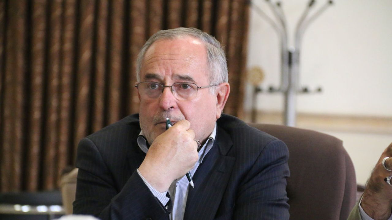 بهترین راه ایستادگی در مقابل ترامپ ایجاد انسجام در داخل کشور است/ هدف آمریکا از تحریم‌ها فشار به مردم ایران است/ آمریکا به خیال خود می‌خواهد مردم را در برابر حکومت قرار دهد/ هیچ دولتی در ایران حق تولید بمب هسته‌ای ندارد/ شرایط برای مذاکره با آمریکا آماده 