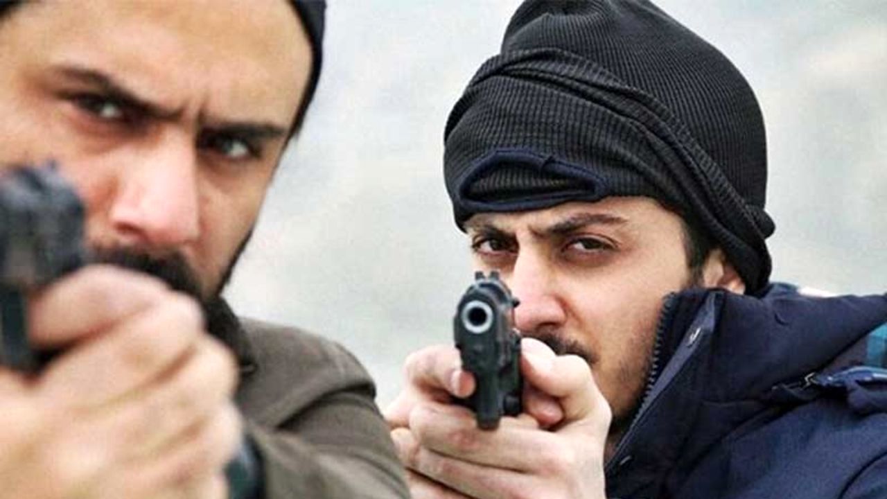 «گاندو»ی تلویزیون/ ربیعی: «گاندو» نسبت به هجمه‌های دیگر صداوسیما چیز خاصی نیست/ ظریف: اصلا تلویزیون نمی‌بینم/ سردار کوثری: نمی‌توانم درباره روایت‌های «گاندو» تضمینی بدهم/ آشنا: جالب است که می‌گویند «گاندو» سانسور شده است