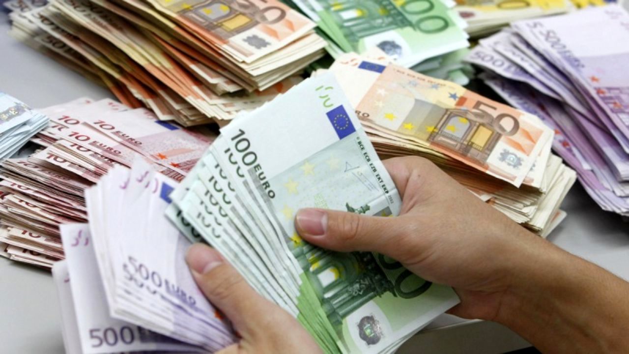 جزئیات ابهام موجود در مبادلات ارزی/ تهاتر بدهی دولت وقت به بانک‌ها عامل تجمع ارز در بانک