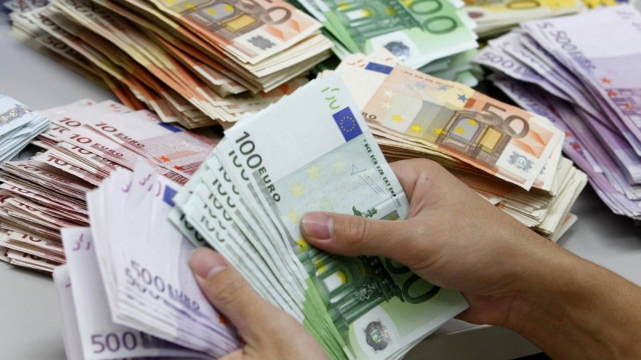 جزئیات ابهام موجود در مبادلات ارزی/ تهاتر بدهی دولت وقت به بانک‌ها عامل تجمع ارز در بانک