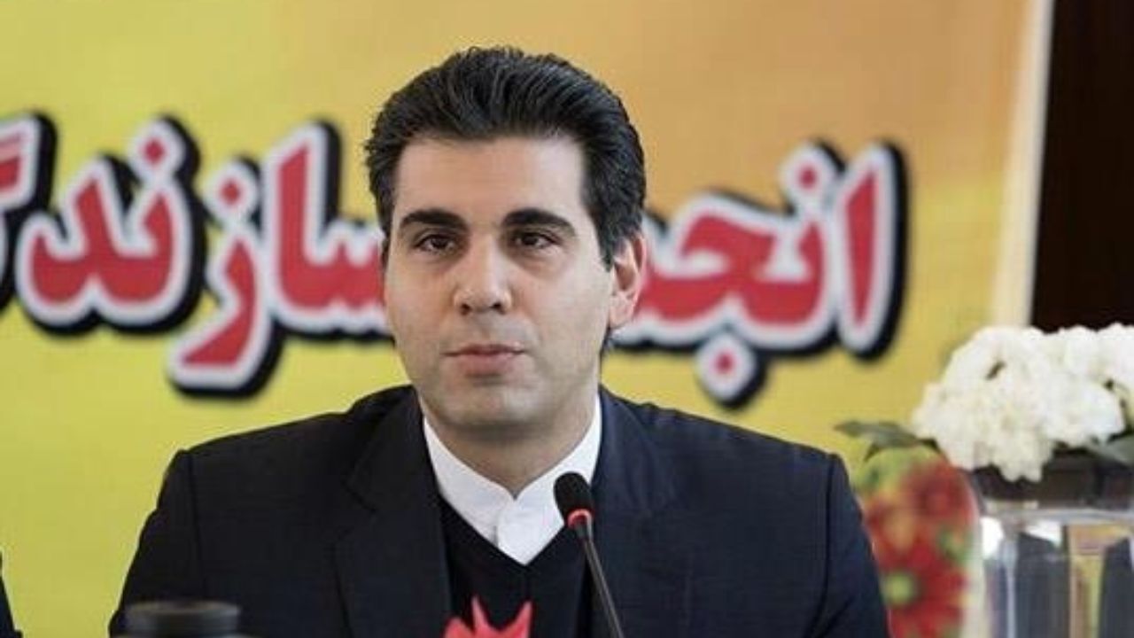 خصوصی‌سازی چیزی جز ورشکستگی نبوده است/ دستور احمدی‌نژاد برای احداث سایت در ونزوئلا، امروز ضرر خود را نشان می‌دهد/ دولت همه سهم ایران خودرو و سایپا را بگیرد؛ اما دست از سر بازار بردارد/ سه گروه برای خرید سهام دولت اعلام آمادگی کرده‌اند