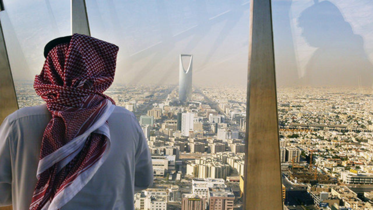 رشد اقتصادی عربستان نصف شد