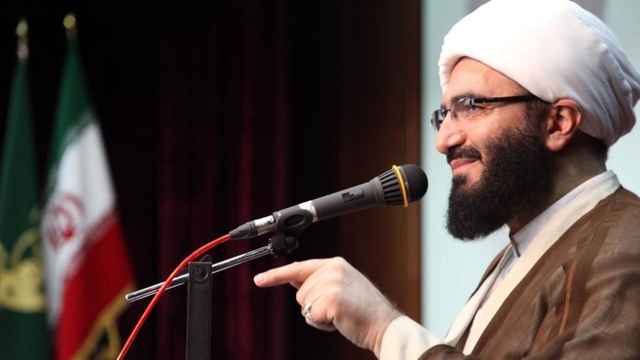 خط‍‌کشی‌ها و طبقه‌بندی در نماز جمعه با موزاین اسلام اشکال دارد/ مردم باید در نمازجمعه بتوانند مسئولان را ببینند