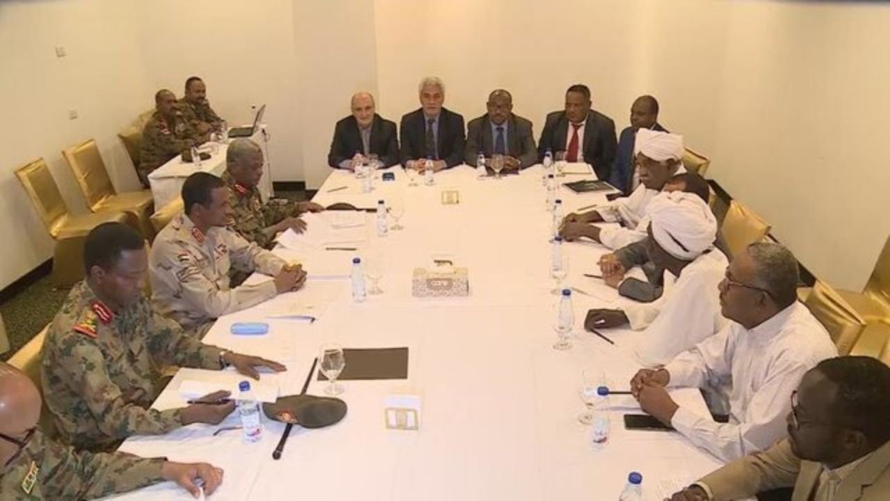 تعویق مذاکرات معارضان با نظامیان درباره اعلامیه قانون اساسی سودان
