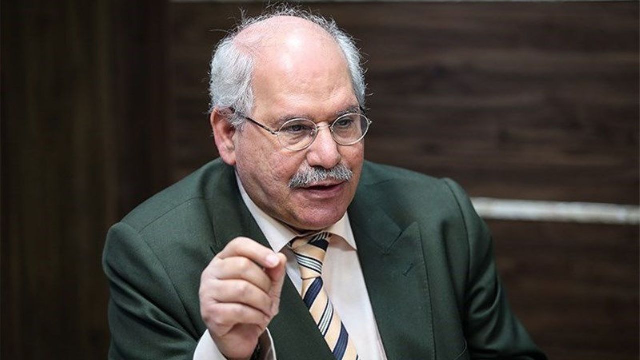 قدرت مانور تولیدکنندگان کاهش یافته است/ هیچ استدلال منطقی برای کاهش نرخ دلار وجود ندارد