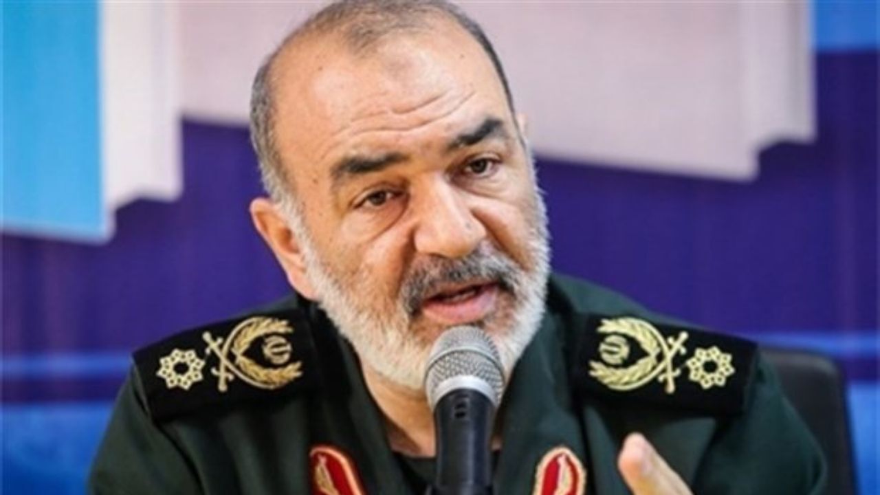 قدرت جایگزینی متنوعی داریم و همواره تازه می‌شویم/ در هیچ جنگی روی زمین شکست نخواهیم خورد/ در جنگ همه جانبه با دنیا به سر می‌بریم