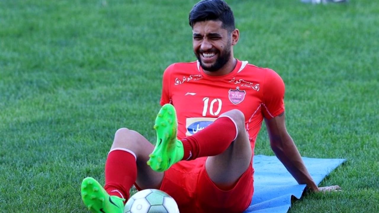 شریفی از جمع بازیکنان پرسپولیس جدا شد