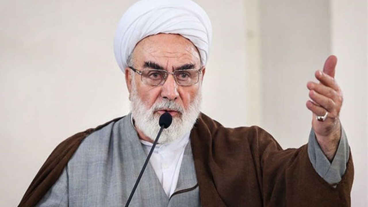 عده‌ای توجهی به نیازمندی خانواده‌ها در جامعه ندارند و نمایش ثروت می‌دهند/ شرایط کشور خاص است/ خانواده‌ها در مضیقه اقتصادی هستند/ انگلیسی‌ها که روزی وزیر تعیین می‌کردند امروز کشتی آنها توسط ما توقیف می‌شود/ رفتار، منش و ساده‌زیستی آیت‌الله جعفری دلیل محبوب