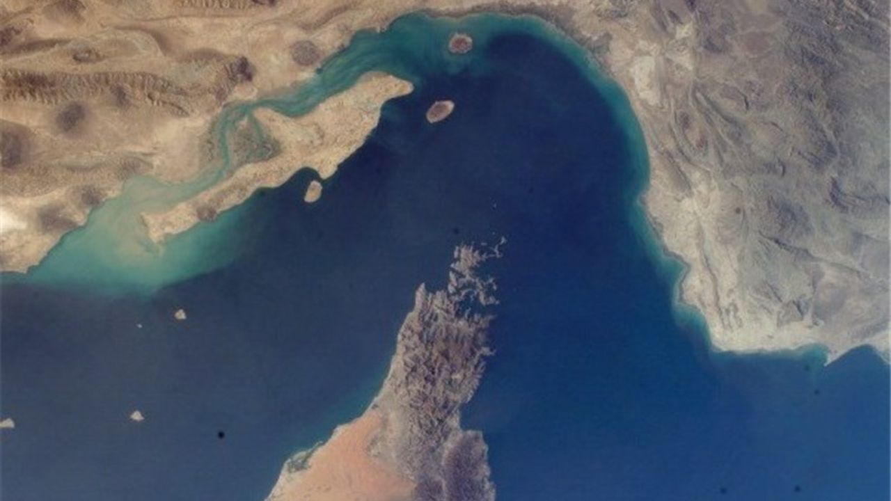 بستن تنگه هرمز برای ایران آسان است
