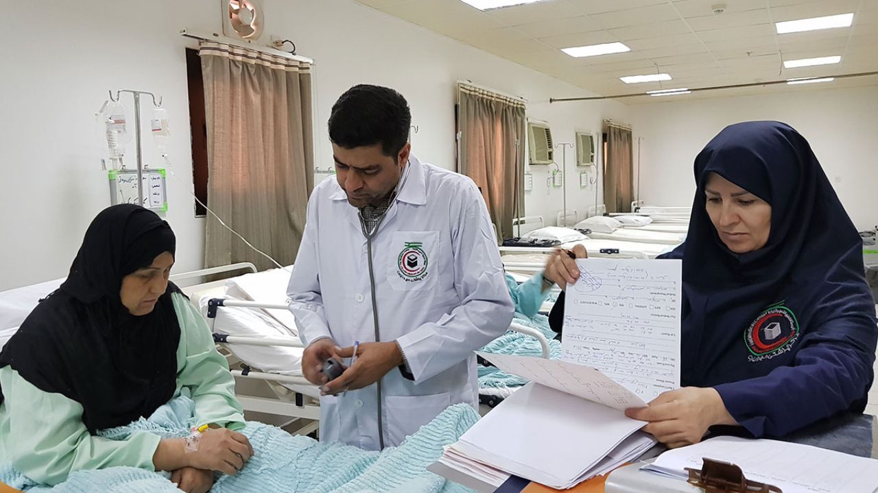 حجاج ایرانی از نوشیدن آب و مایعات دوری نکنند