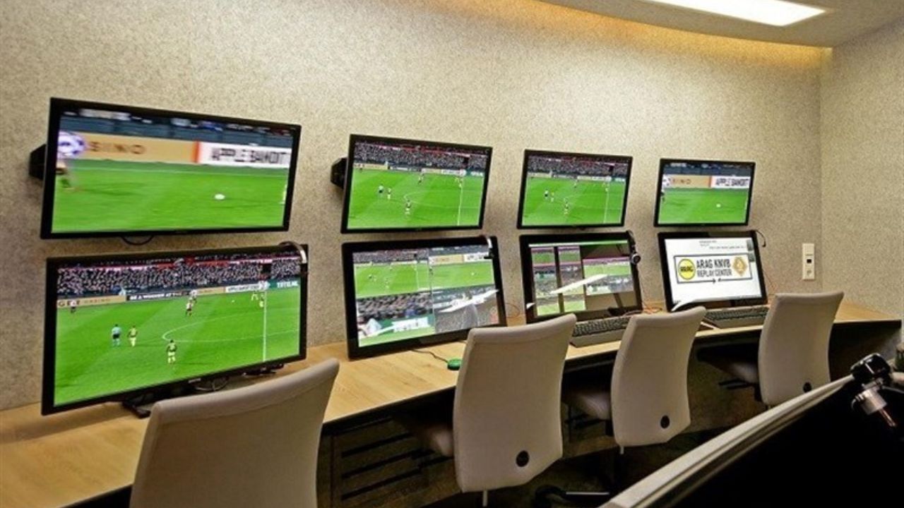 ابتدا باید فرهنگ استفاده از VAR را در فوتبال کشور به وجود بیاوریم