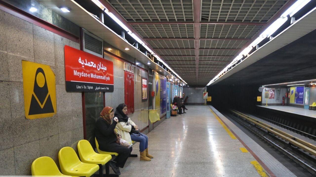 تذکر حجاب در متروها آغاز شد