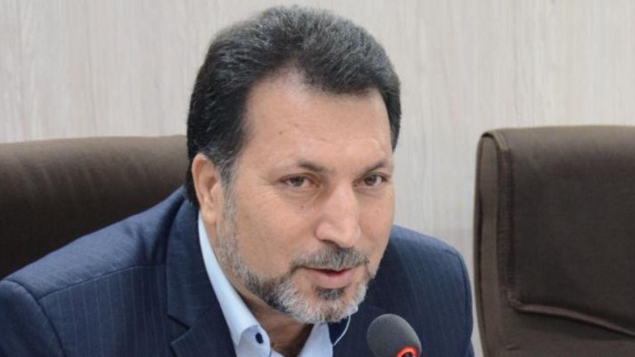فعلا برنامه‌ای که ناظر بر کاهش حجم دروس باشد، نداریم