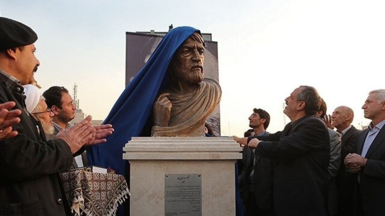 جریان سرقت مجسمه قیصر امین‌پور چه بود؟