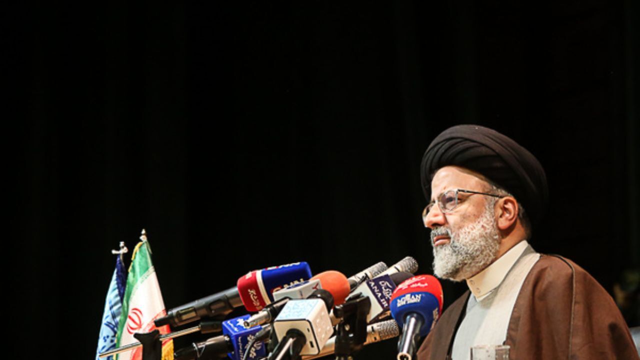 باید صدای کارگران اراک و هفت تپه را شنید/در بررسی پرونده افراد متصل به نظام قدرت و سرمایه می‌گویند موضوع سیاسی است