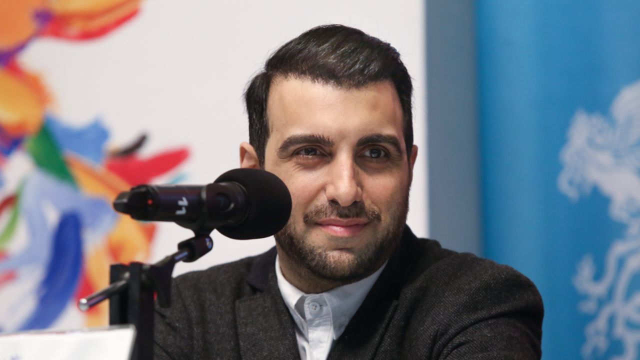 پولاد کیمیایی «لکنت» را مقابل دوربین می‌برد