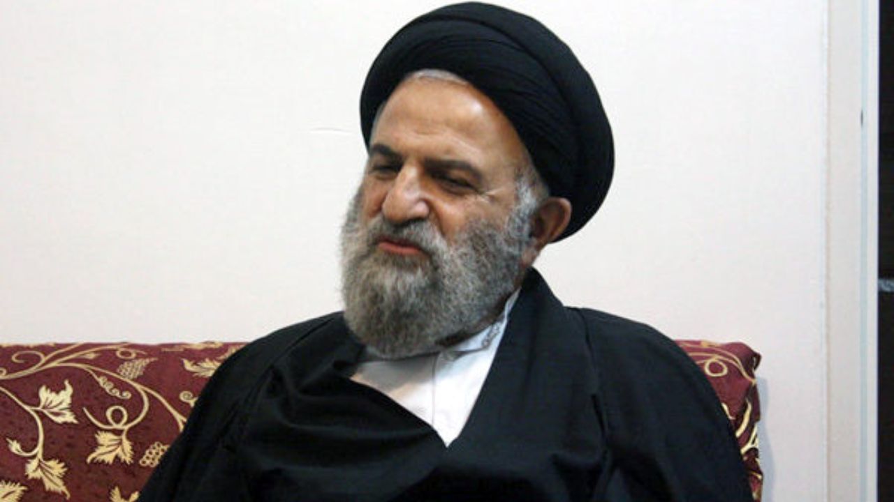نظامی که به نام اسلام تکوین شده است باید حفظ شود/ خلوت‌شدن مساجد و نمازجمعه‌ها نیاز به بررسی دارد/ ورود در مسائل سیاسی در شأن روحانیت است/ رادیو و تلویزیون رقیب مساجد هستند