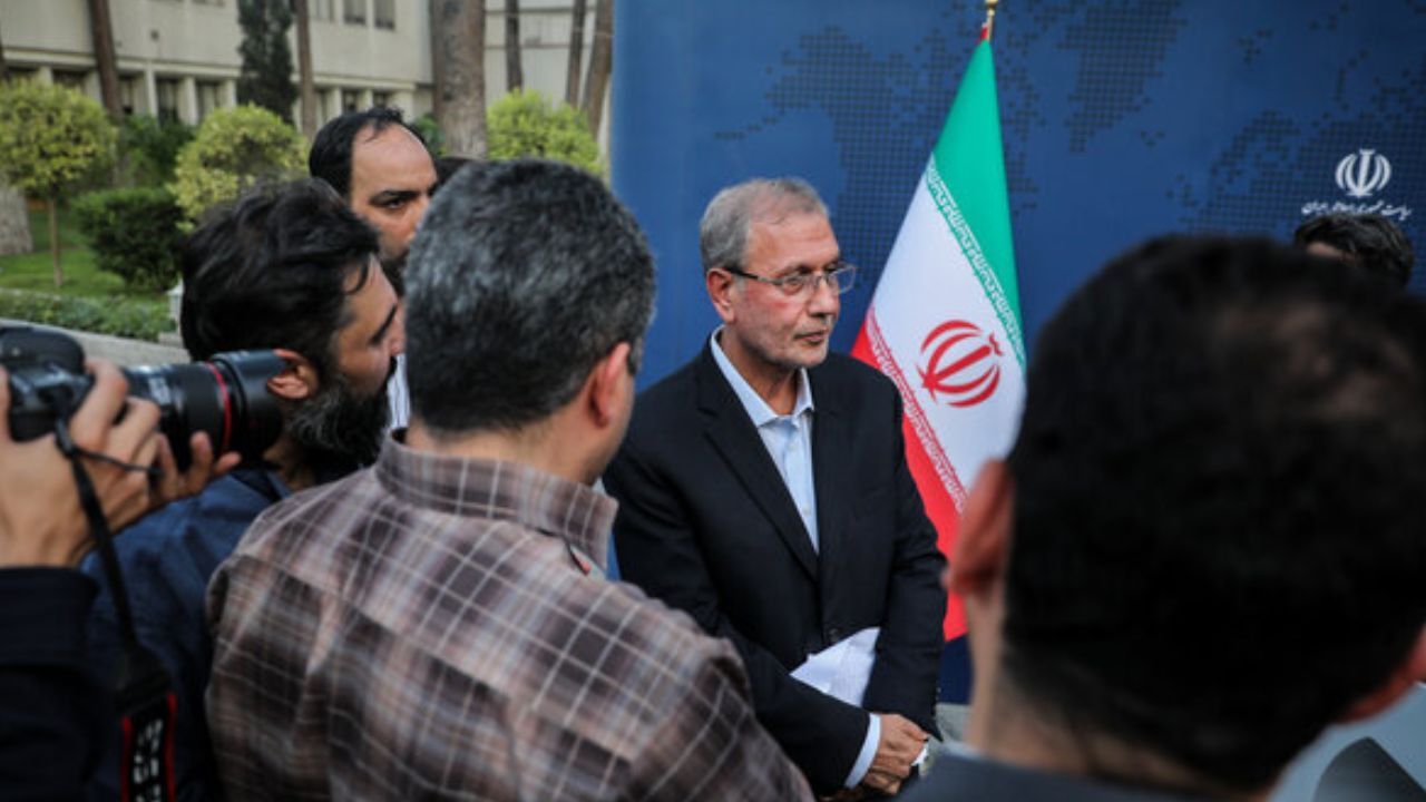 اعتقاد به حضور زنان برای کسب جایگاه‌های اجتماعی را داریم/ دولت موافق حضور زنان در ورزشگاه‌هاست/ هیچ ایرانی در حادثه کربلا فوت نکرده است/ دولت بر مواضع خود درباره FATF پافشاری می‌کند/ گام بعدی کاهش سهمیه بنزین بدون کارت سوخت است/ مبارزه با فساد را یک برنام