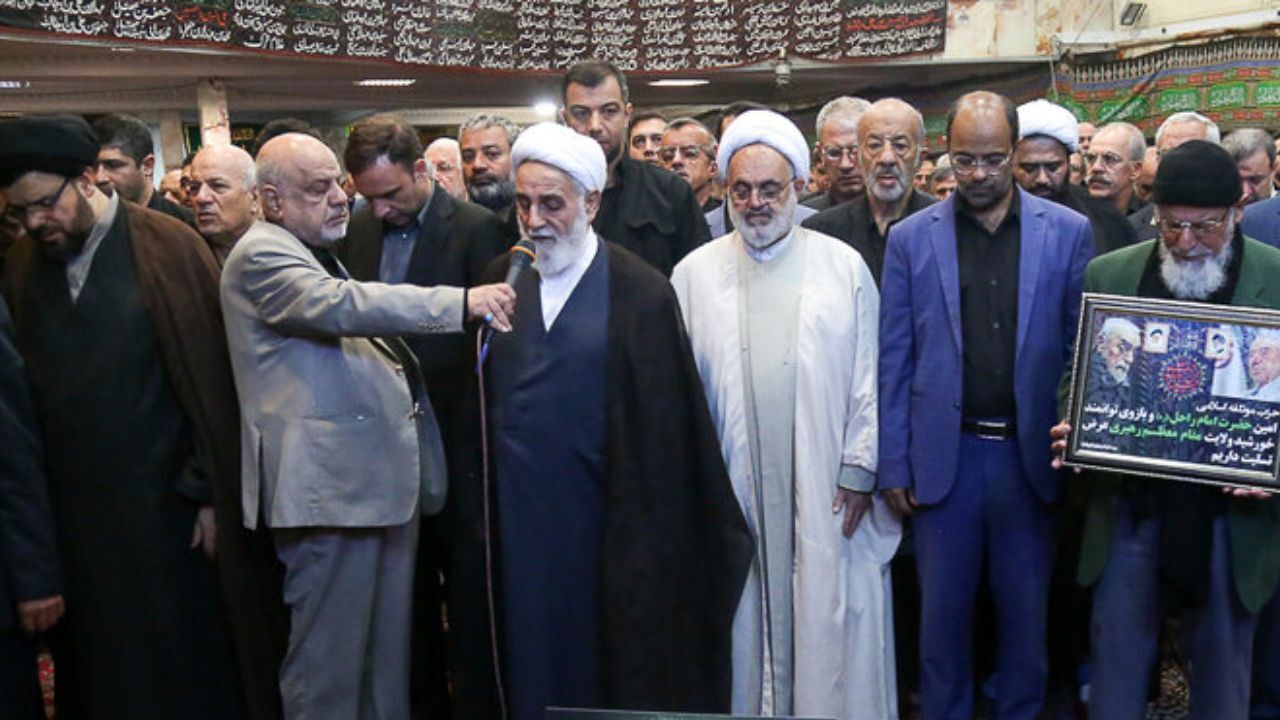 ناطق نوری بر پیکر مرحوم عسگراولادی نماز خواند+عکس