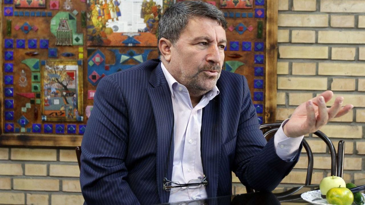 از مفاخر فرهنگی دفاع کنید/ باید مشخص شود این سرقت فرهنگی توسط چه کسانی صورت گرفته است؟/ «رستاخیز» اکنون دارای نسخه‌ای است که به راحتی می‌تواند در داخل ایران اکران شود/ وزارت فرهنگ و ارشاد اسلامی باید شرایط لازم برای صدور مجوز پخش فیلم را فراهم کند