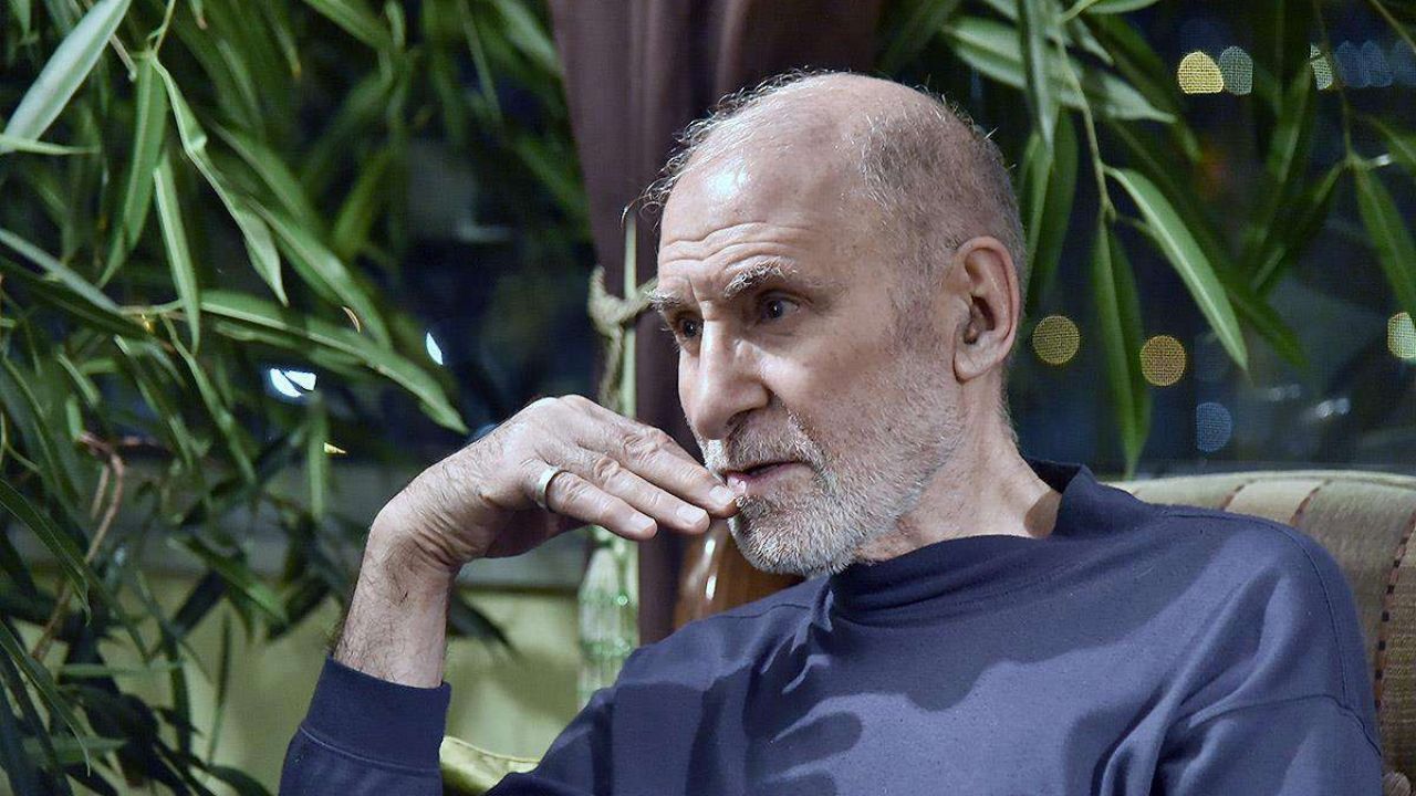 در دفتر فلان سردار دو جاسوس اسرائیلی شناسایی شدند/ به من حق می‌دهید که دایی جان ناپلئون شوم؟/ چهار نهاد ستاد اجرایی فرمان امام، قرارگاه خاتم، آستان قدس و بنیاد مستضعفان 60 درصد ثروت ملی‌ را در اختیار دارند/ موضوع نفوذ بسیار مهم و جدی است که باید مورد توجه