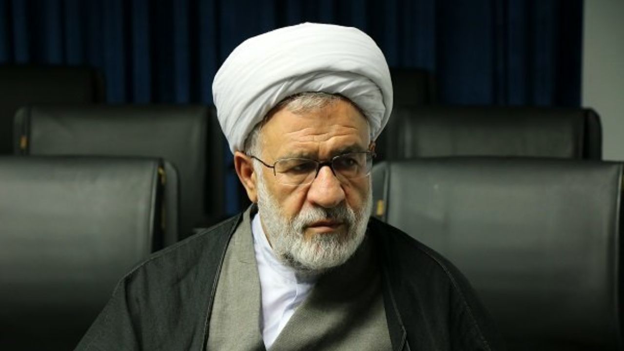 مرد جنگ و ایستادگی هستیم