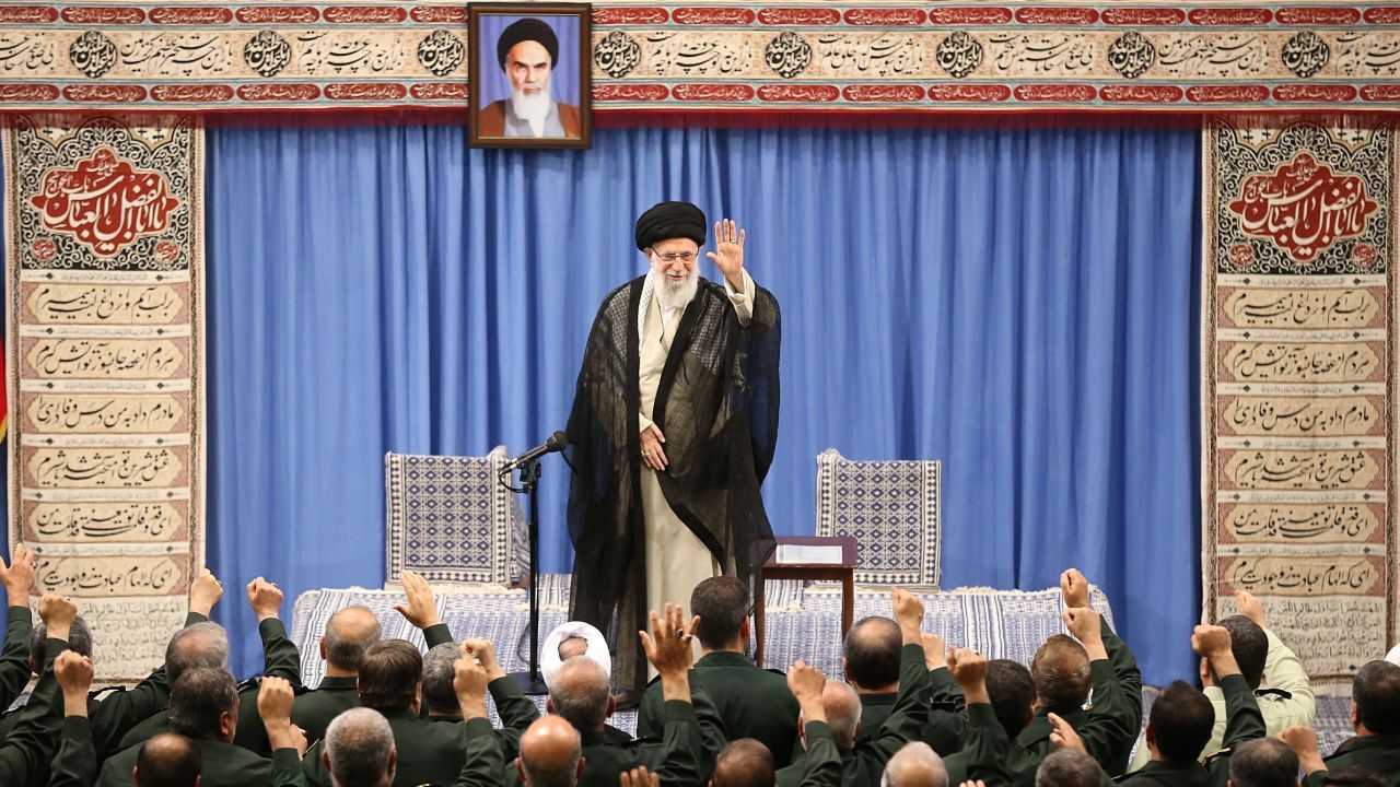 سیاست فشار حداکثری آمریکا شکست خورد/ جمهوری اسلامی کاهش تعهدات هسته‌ای را با جدیت کامل ادامه خواهد داد/ برخلاف برخی پیش‌بینی‌ها در سال 98 رشد اقتصادی نسبی داشتیم/ وضع دشوار معیشت مردم قطعا بمرور بهتر خواهد شد/ امتداد عمق راهبردی، از واجب‌ترین واجبات کشور 