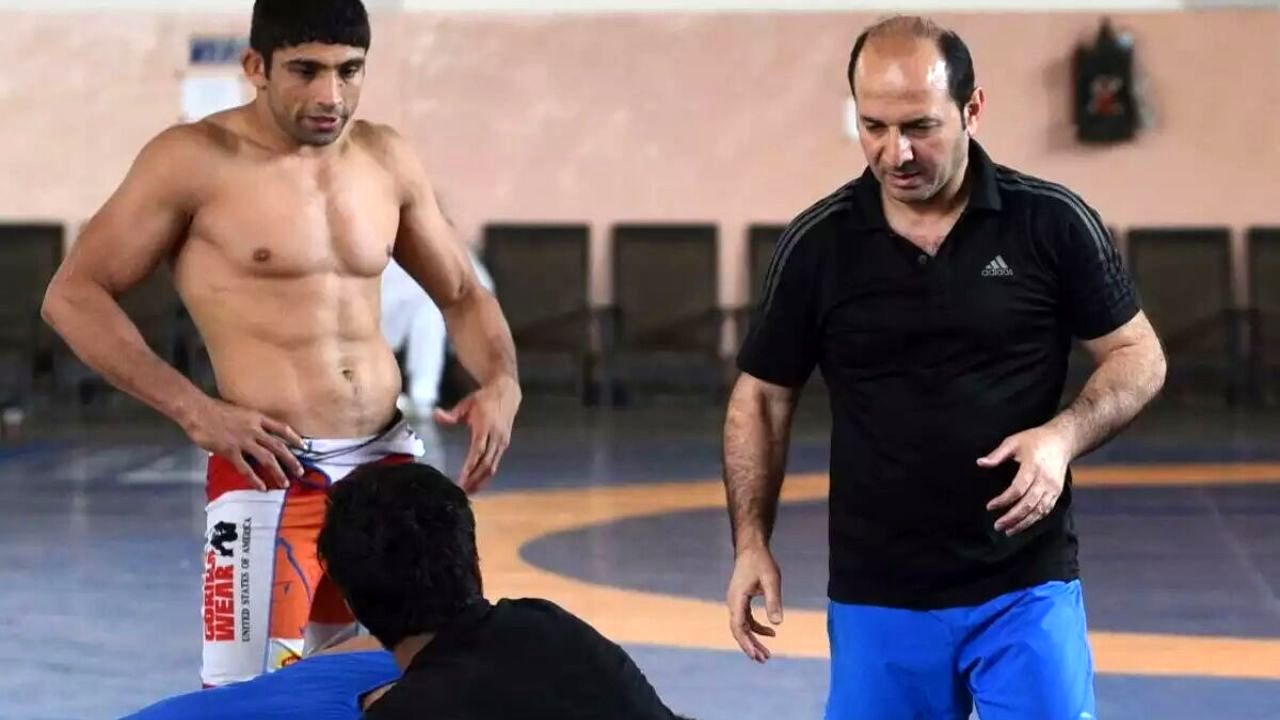 کریمی با همتایانش در تیم ملی کشتی کنار نمی‌آمد