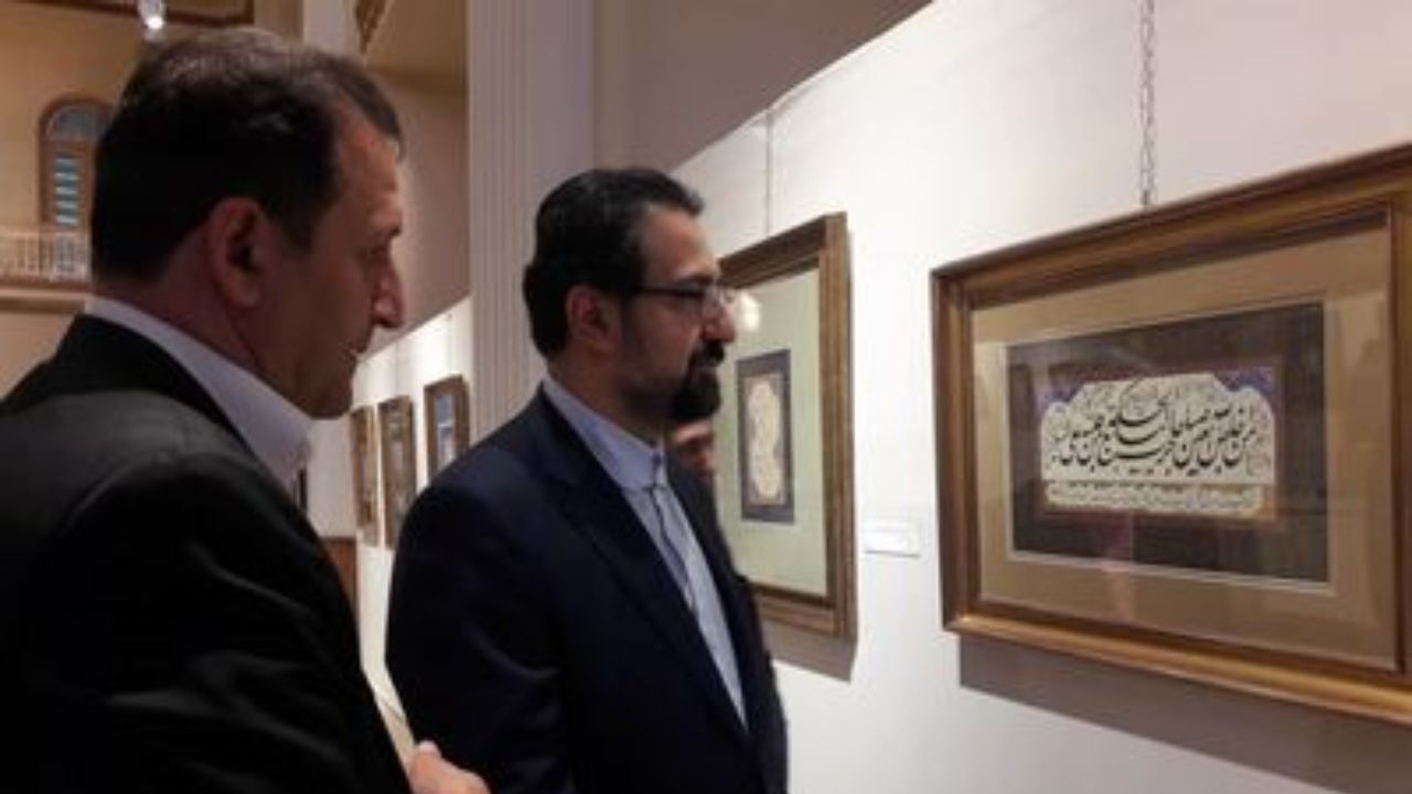 بازدید معاون امور هنری از نمایشگاه موزه بانک ملی