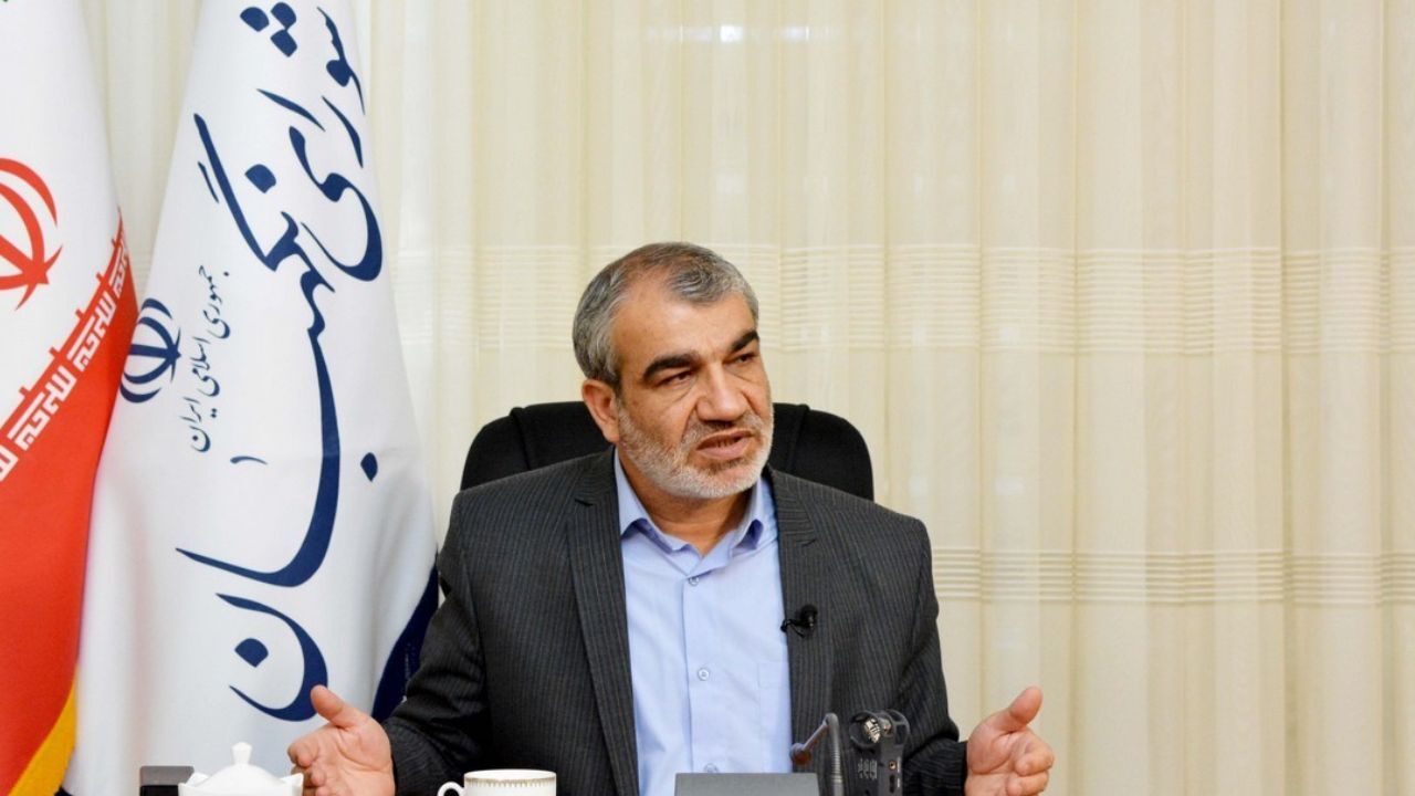 قانون اساسی هم شورای نگهبان و هم فصل حقوق ملت دارد