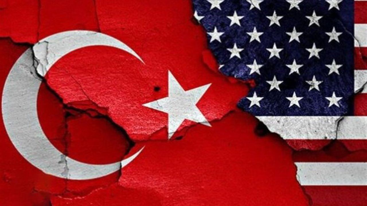واکنش چاوش‌اوغلو به اقدام توئیتری سفارت آمریکا در آنکارا
