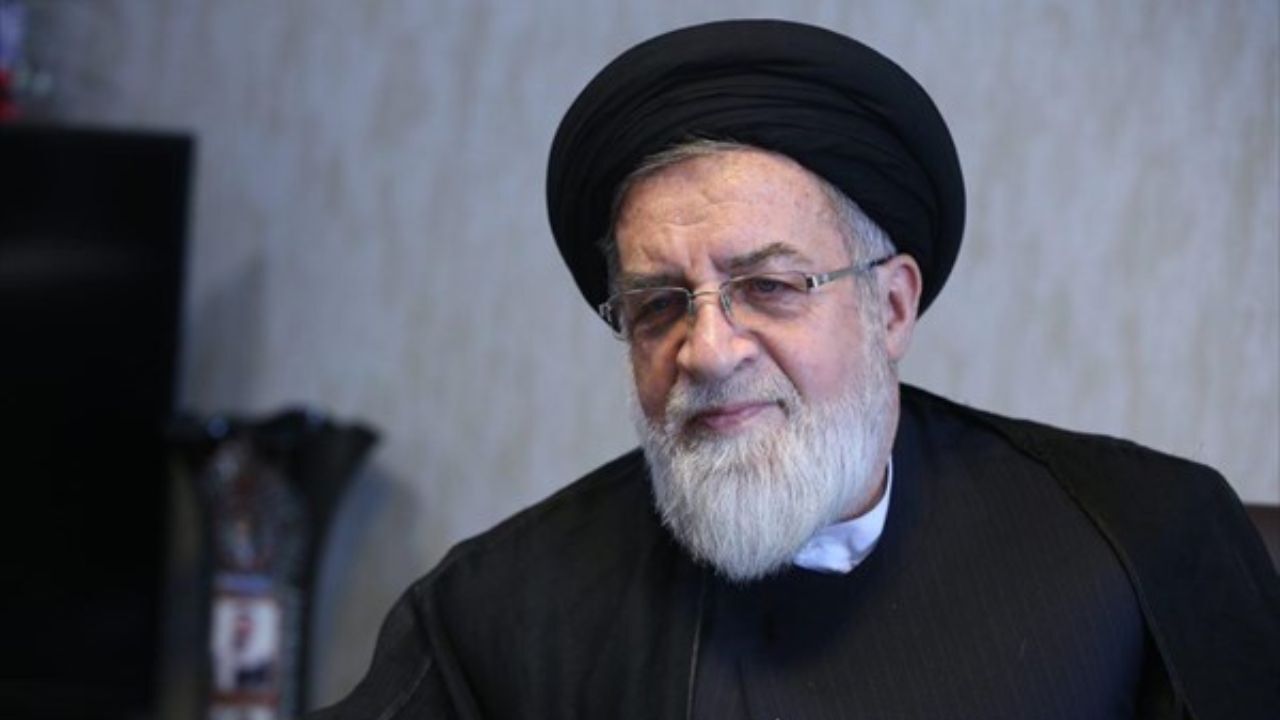 معرفی ابعاد زندگی نمادهای ایثار و مقاومت به جامعه ضروری است