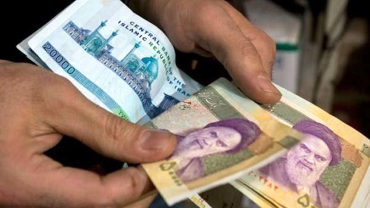 سخنگوی ستاد تبصره 14 بودجه برای معترضان به حذف یارانه نقدی خط و نشان کشید/ شاخص‌ها در بازار سرمایه 1500 واحد ریخت/ کارگران به واگذاری بدون حساب و کتاب هپکو اعتراض دارند