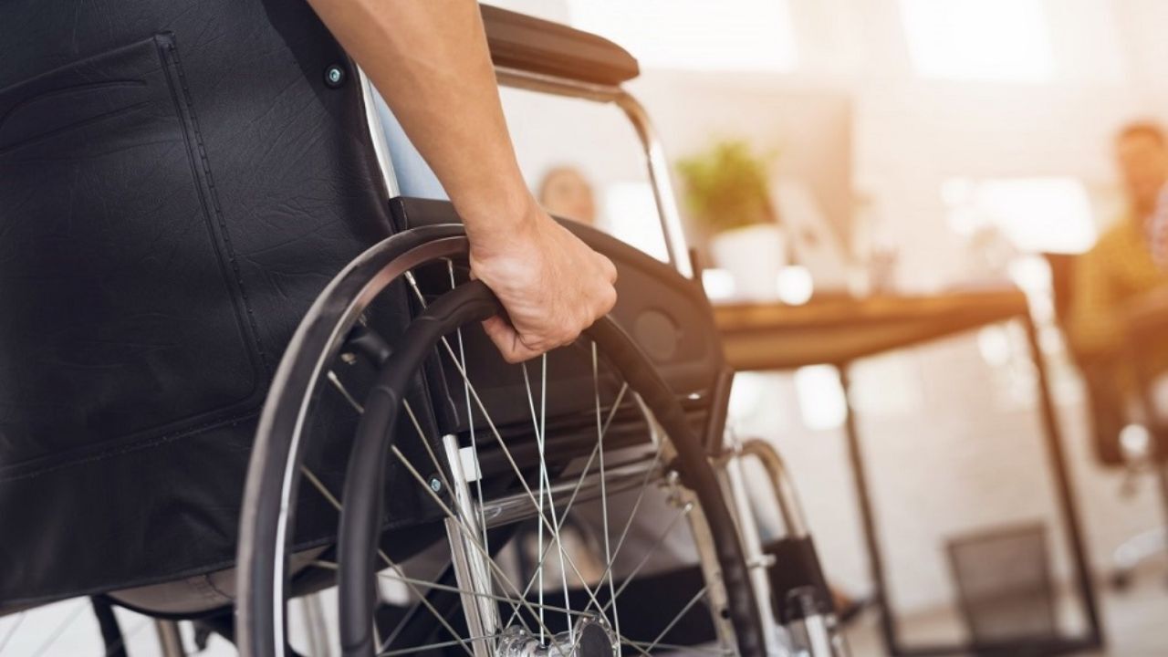 اشخاص فلج با کمک هوش مصنوعی توانستند بنویسند