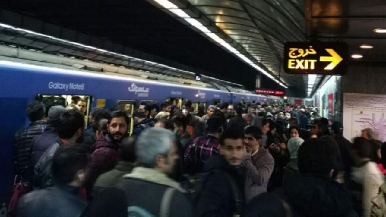 اختلال در خط 2 مترو تهران به علت نقص فنی بود