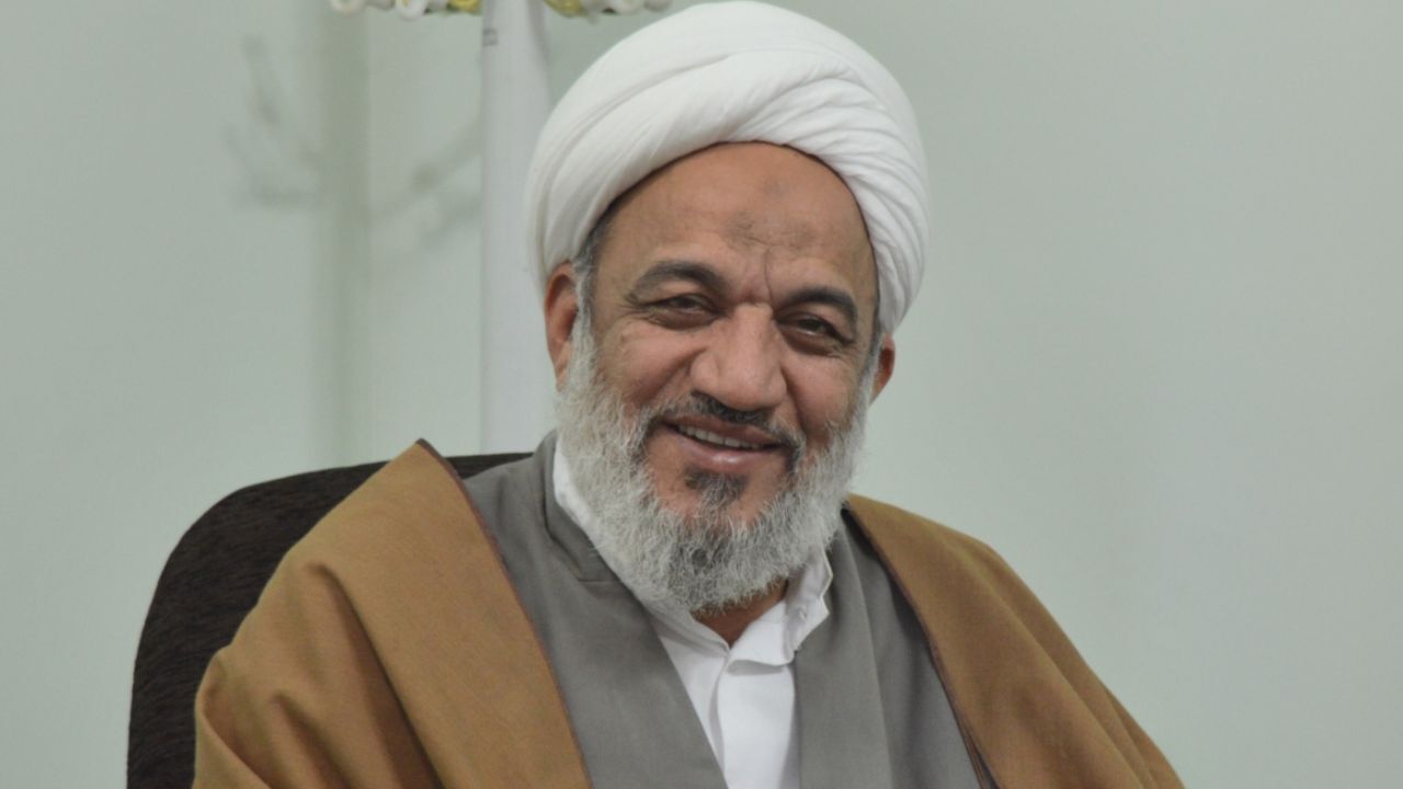 فضای مجازی دست شارلاتان‌هاست/ در غرب مردم را با آبمیوه و ساندویچ به خیابان می‌آورند/ فرق برخی از مسئولان ما با کلینتون چیست؟