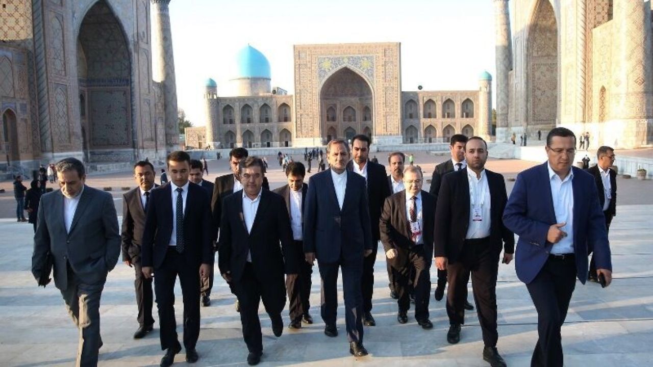 راهکار اداره دنیا و حل مسائل جامعه جهانی چند جانبه‌گرایی است