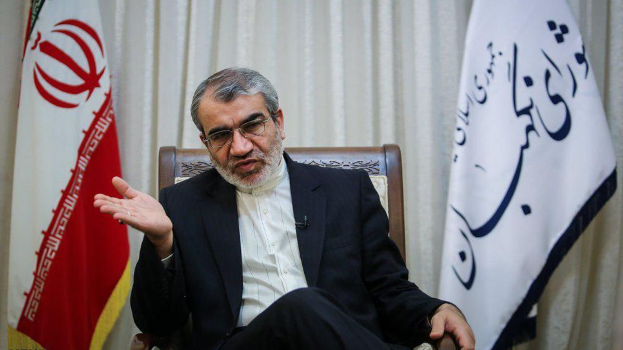 نباید به نظم و اموال عمومی آسیب وارد شود