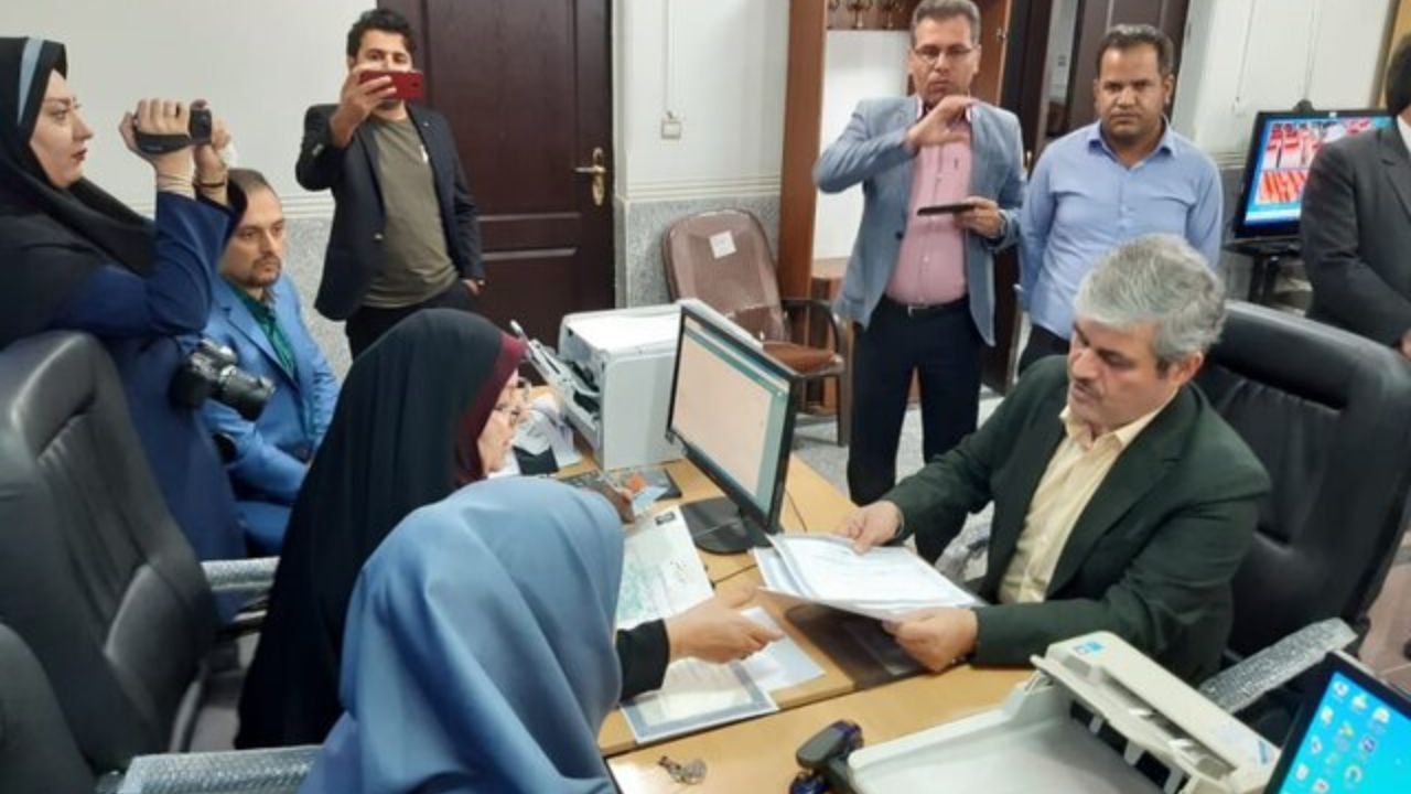 رئیس کمیسیون برنامه و بودجه مجلس ثبت‌نام کرد