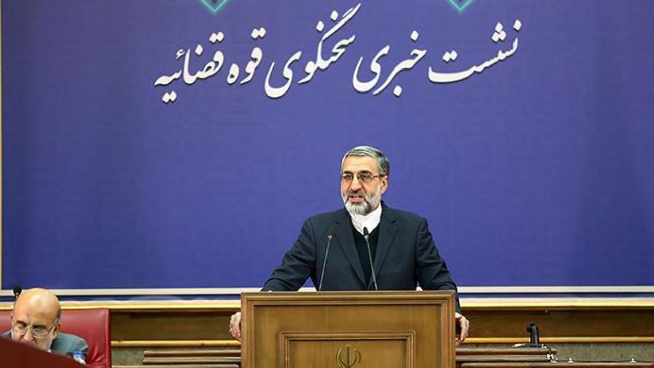 کسانی که صرفا معترض و نگران آینده بودند آشوبگر نیستند/ تعداد بازداشتی‌ها به حداقل رسیده است/ موضوع ارتباط داوری و آمدنیوز در دست بررسی است/ انهدام باند بزرگ پولشویی با 300 عضو/ تعداد زیادی از دانشجویان آزاد شدند/ تعداد بازداشتی‌های دانشجو کمتر از اعداد ان