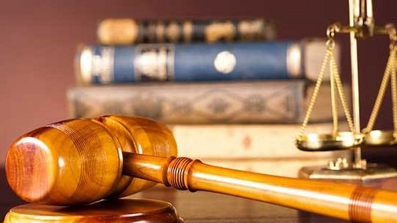 حضور خواننده معروف پاپ در دادگاه