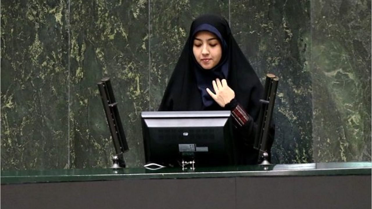 افزایش دستوری حقوق می‌تواند منجر به تعطیلی کار شود/ باید تدبیری اندیشیده شود که به اقشار کم‌درآمد بیش از این فشار وارد نشود/ مجلس دقت کند قیمت گازوئیل شبانه افزایش نیابد